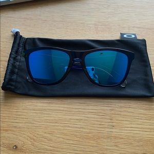 NEVER WORN Oakley frogskin sunglasses